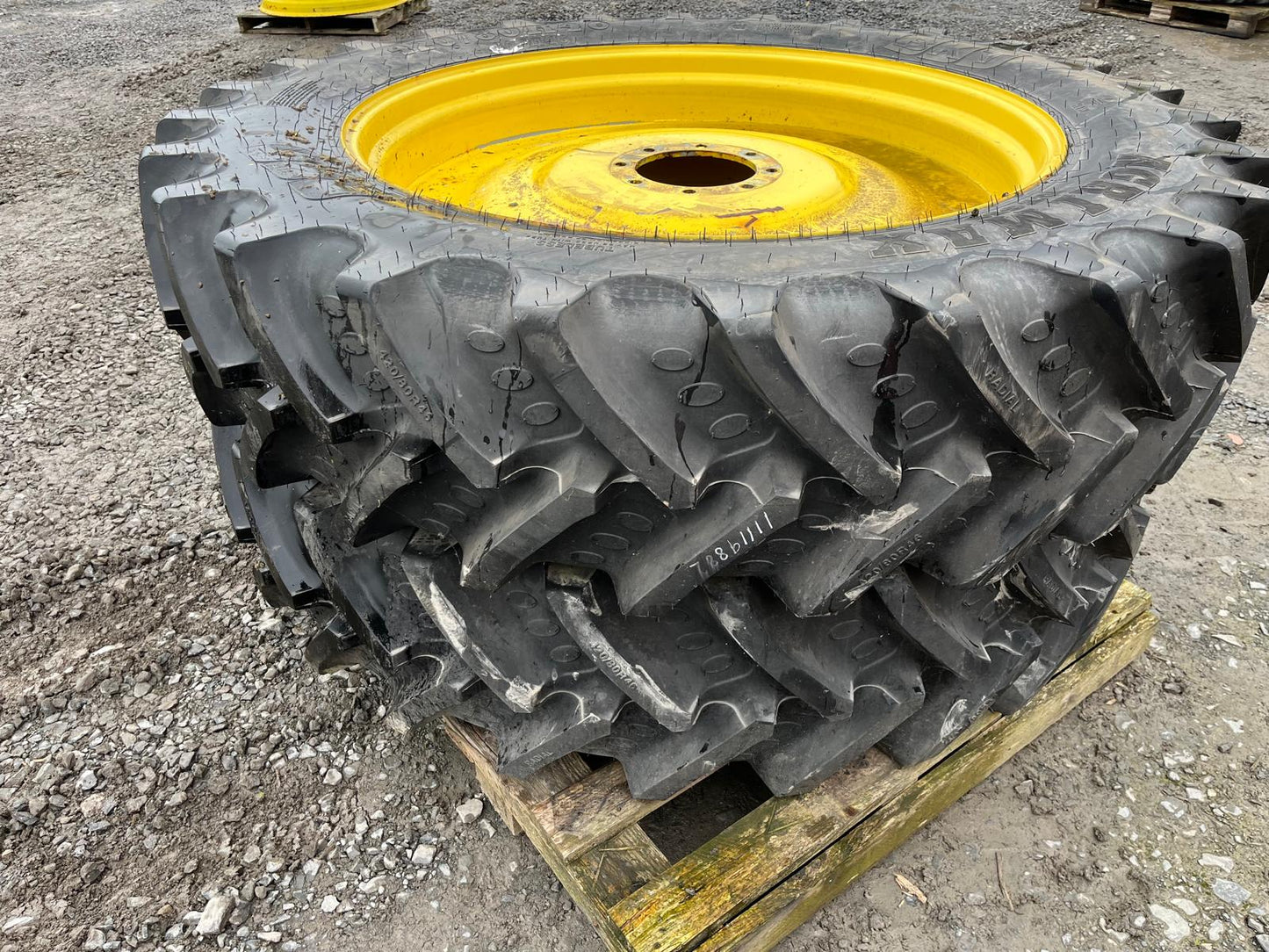 Unused Pair of John Deere Row Crop Wheels 420/80R46 on BKT Tyres