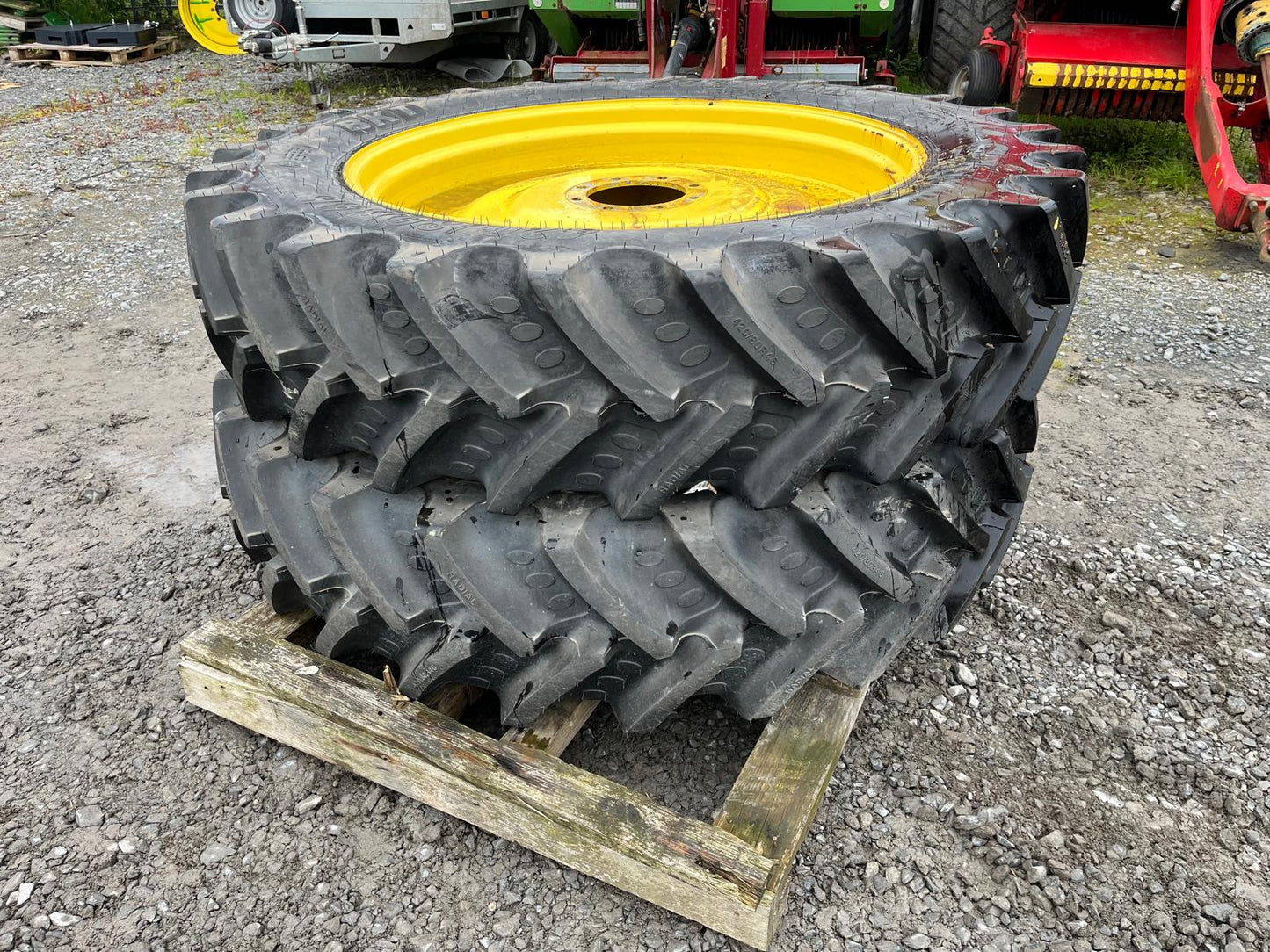 Unused Pair of John Deere Row Crop Wheels 420/80R46 on BKT Tyres